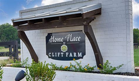 Clift Farm : The Grove Townhomes by Lennar in。